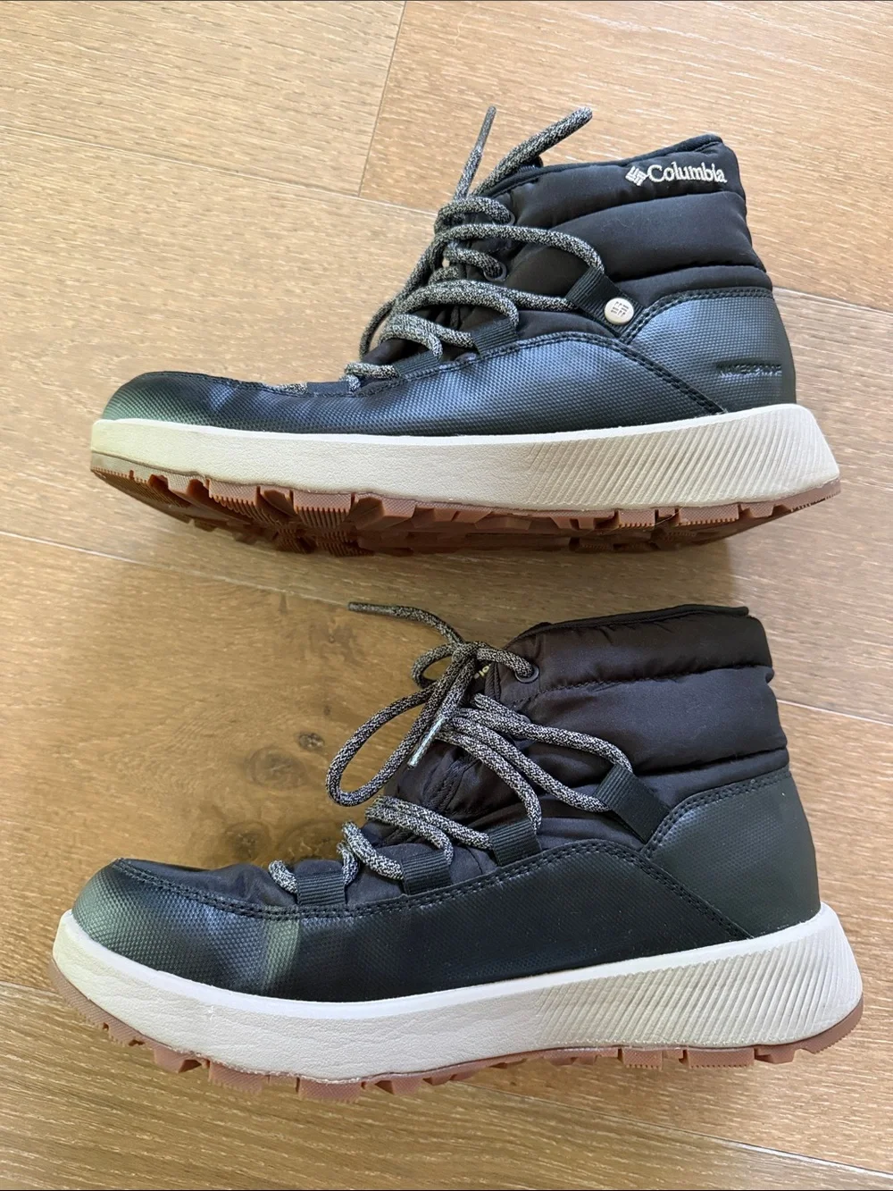 Columbia Slopeside Village Omni-Heat Mid Boot Black High-Top | 7.5